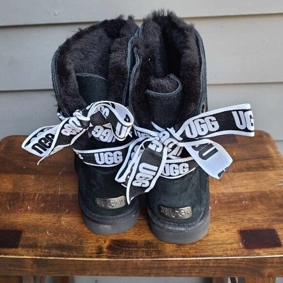 UGG Customizeable Bailey Bow Black Boots size 8 Suede - Picture 13 of 14